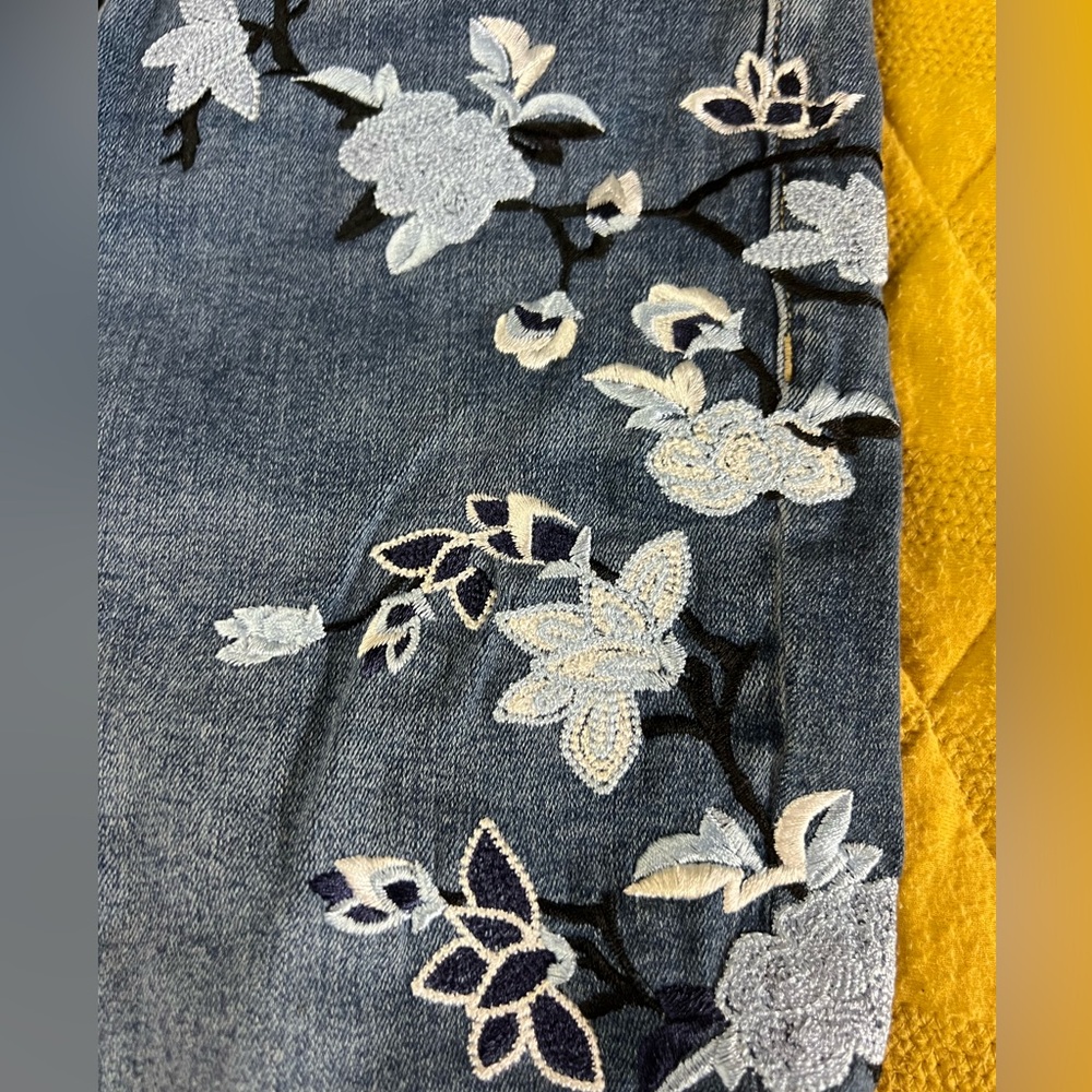 Top shop embroidered cigarette jeans. Size 32 Fits like a 29-30.